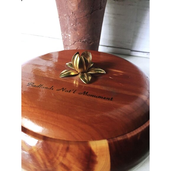 Handcrafted Cedar Wood Bowl With Brass Flower Lid From Badlands Natl Monument - Picture 7 of 11